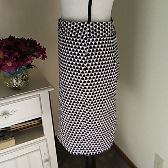 NWOT Ann Taylor Knit Skirt - Picture 3 of 8